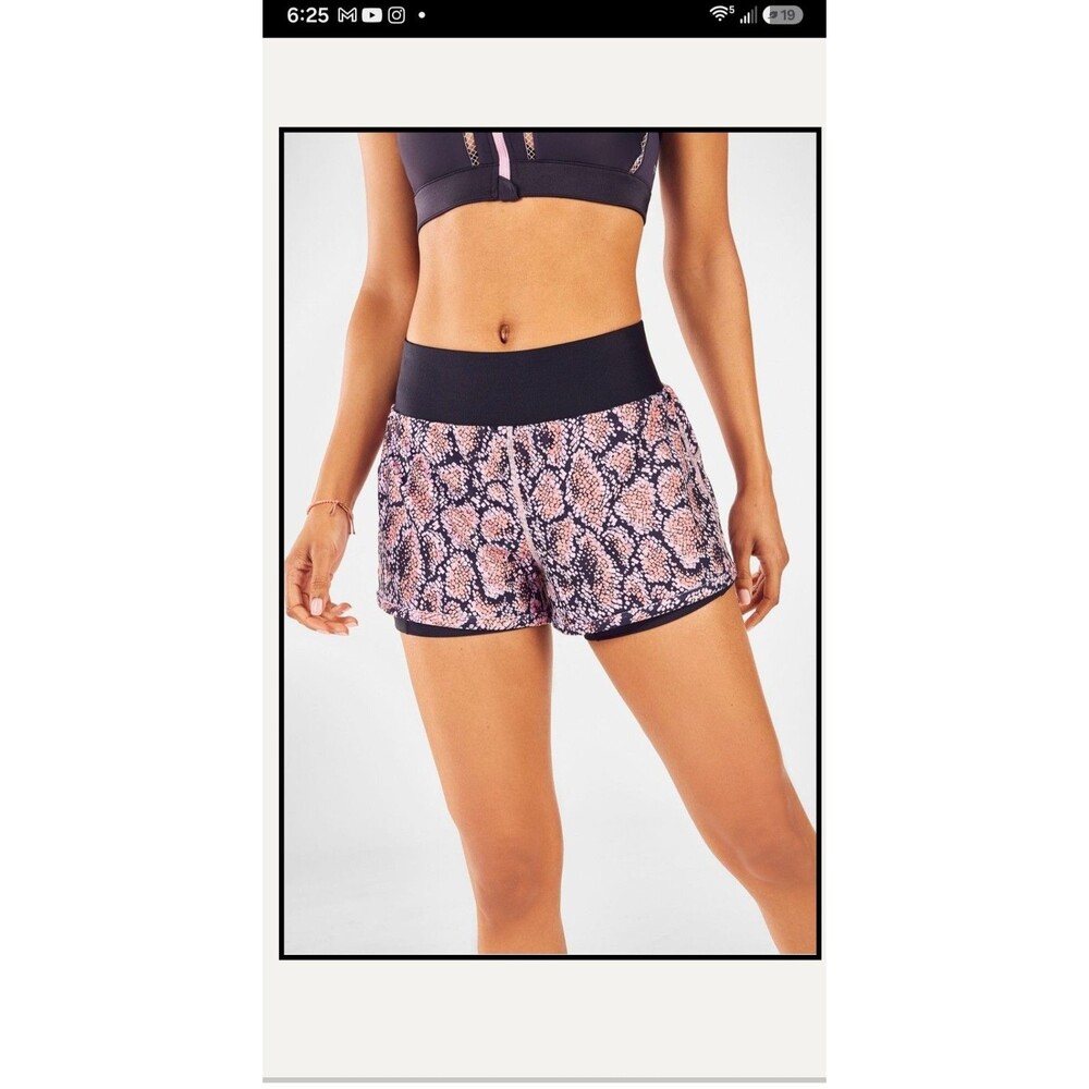 Fabletics Women’s 2XS Athletic Activewear Shorts Snake Print Black Pink 2.5"